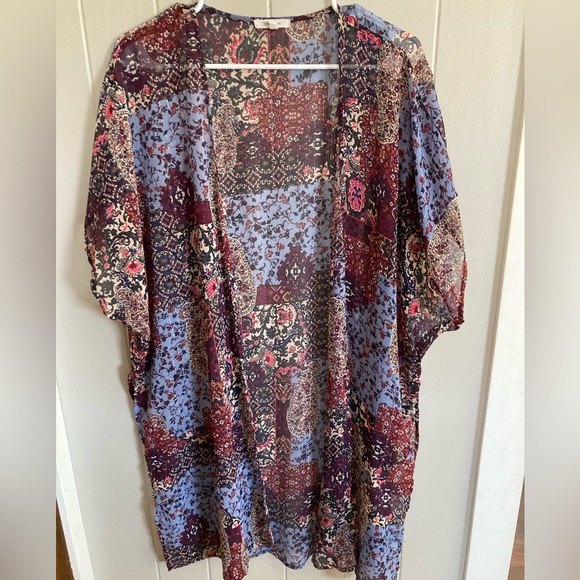 👚(bundle 4 items w/👚for $16) Beautiful cover up - Picture 3 of 7